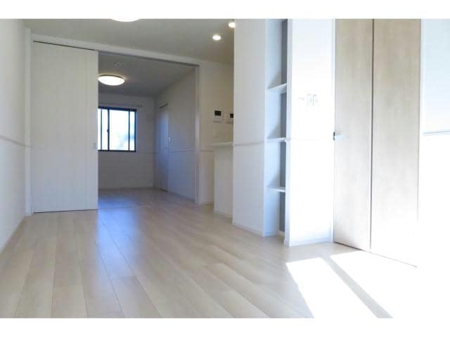 リビング ソラーナA（茂呂町）