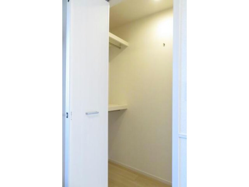 ウォークインクローゼット ソラーナA（茂呂町）