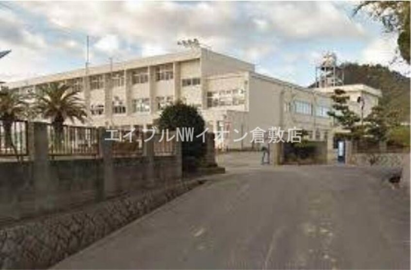 浅口市立鴨方中学校(中学校/中等教育学校)まで3320m クリニエール