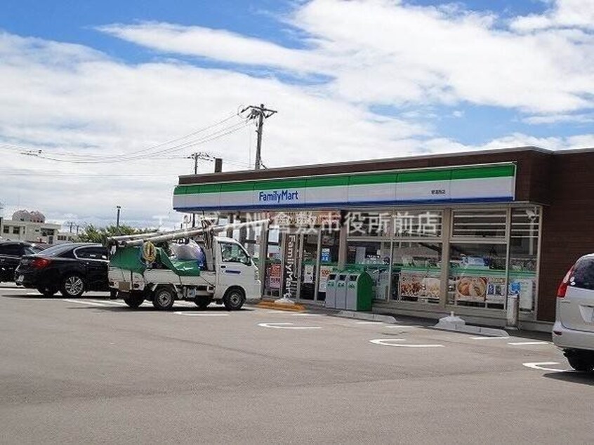 ファミリーマート琴浦西店(コンビニ)まで915m フィネス三冠