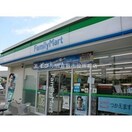 ファミリーマート玉島中央店(コンビニ)まで889m AP　レジデンス阿賀崎