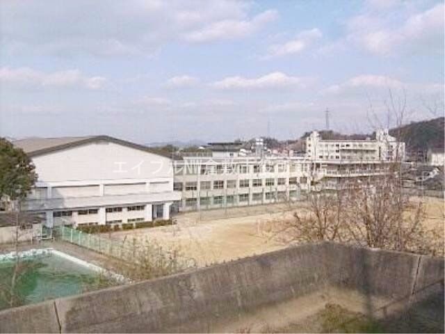 倉敷市立東中学校(中学校/中等教育学校)まで1051m 日ノ出町戸建貸家