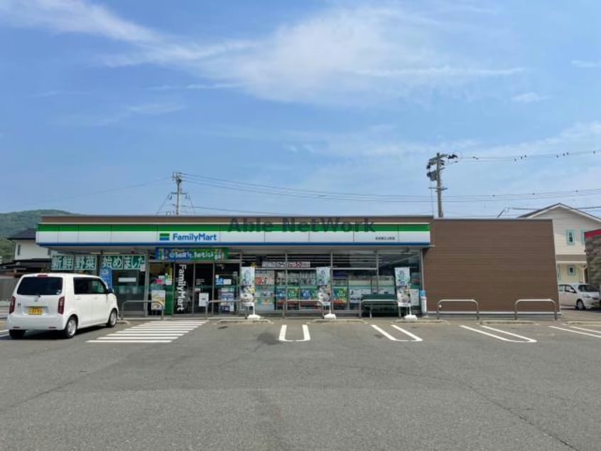ファミリーマート佐世保江上町店(コンビニ)まで354m ラシュレ弐番館