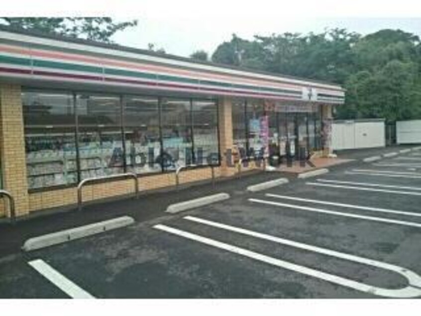 セブンイレブン平戸田平東店(コンビニ)まで696m メゾン　クラージュ