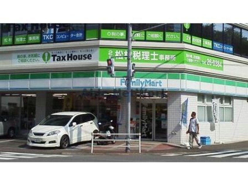 ファミリーマート佐世保相生町店(コンビニ)まで585m フレグランス大久保