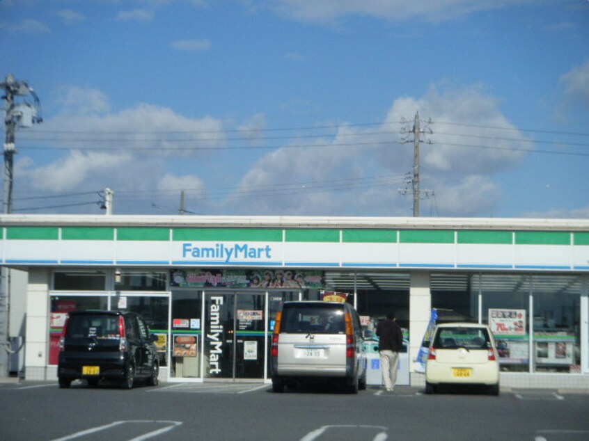 ﾌｧﾐﾘｰﾏｰﾄ 半田大池町店(コンビニ)まで270m エーデルワイス