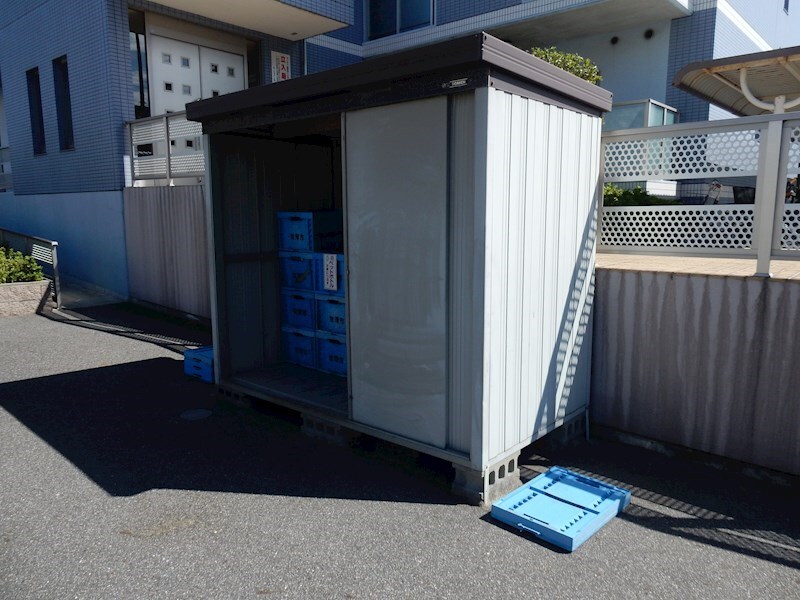 リサイクル置き場 Blue　Wing鯉江本町