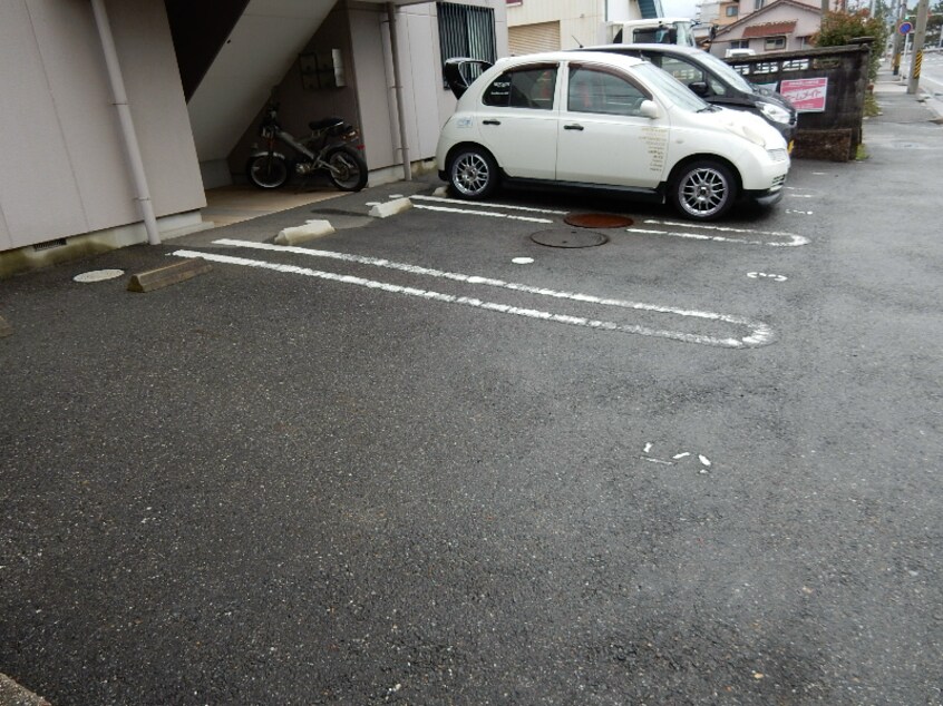 敷地内駐車場 コーポみなと