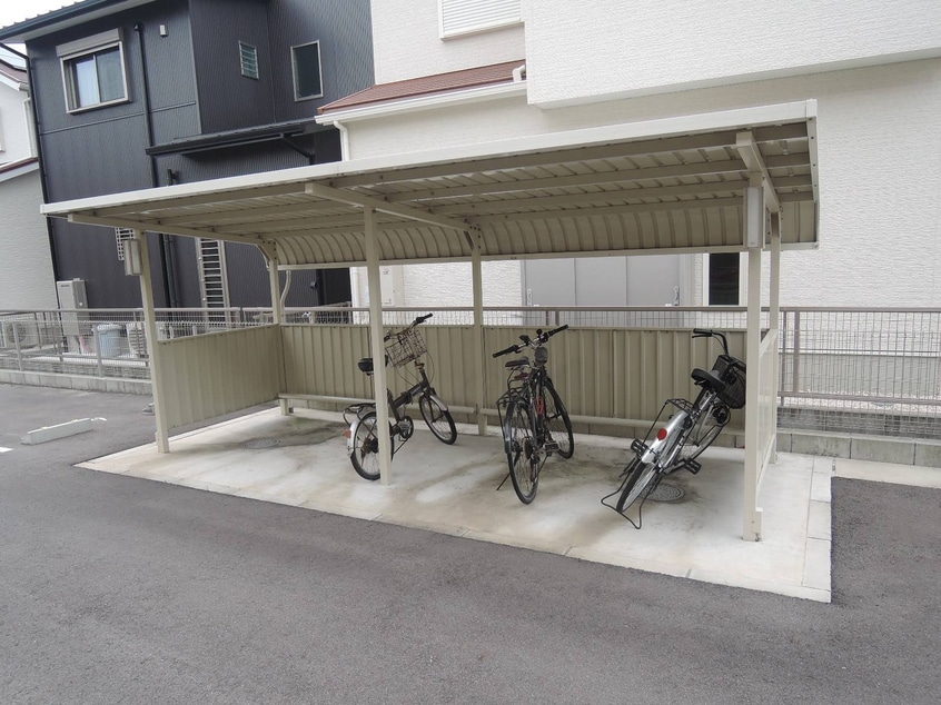 駐輪場 ロイヤルコート