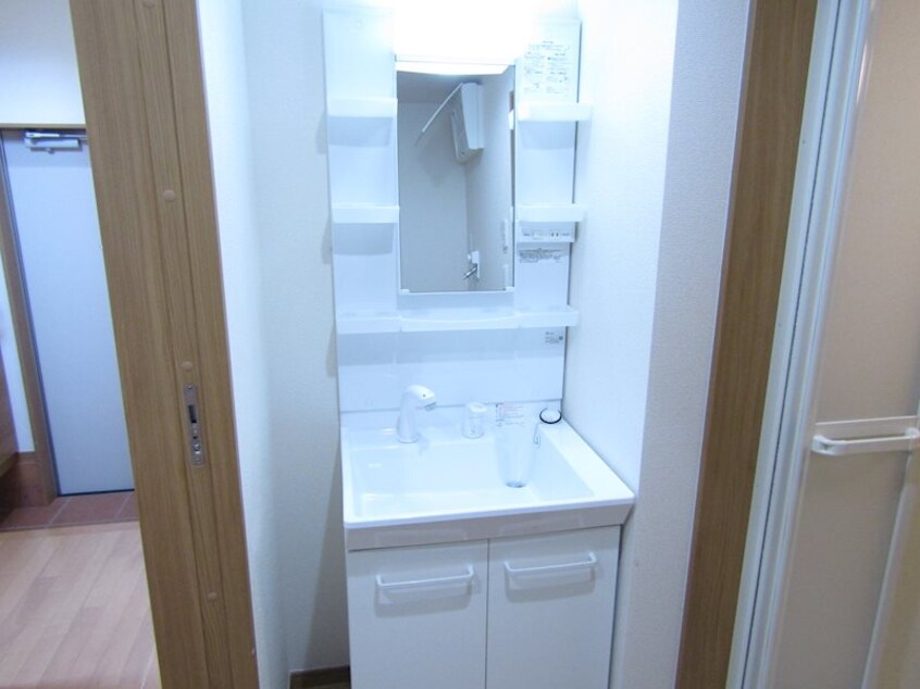 シャワー付き独立洗面台 鯉江本町4-135 KODATEXI