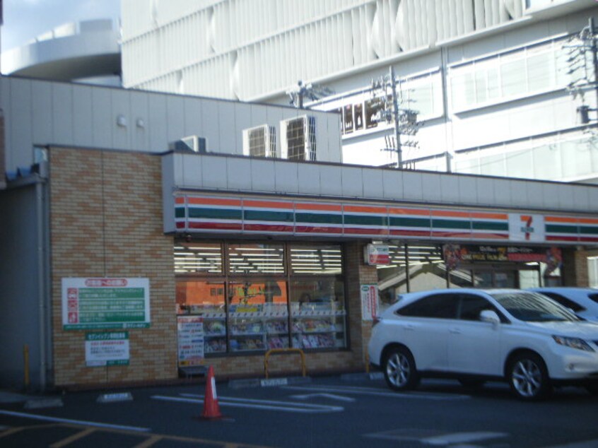 ｾﾌﾞﾝｲﾚﾌﾞﾝ 知多半田駅前店(コンビニ)まで720m エバーグリーンD