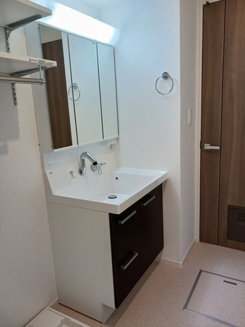  メゾン　ハナビシ　B