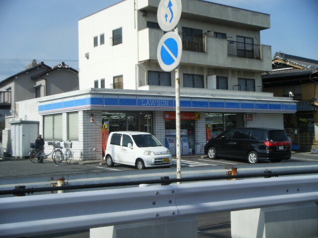 ﾛｰｿﾝ 半田有楽町店(コンビニ)まで966m リーブルファイン成岩東町