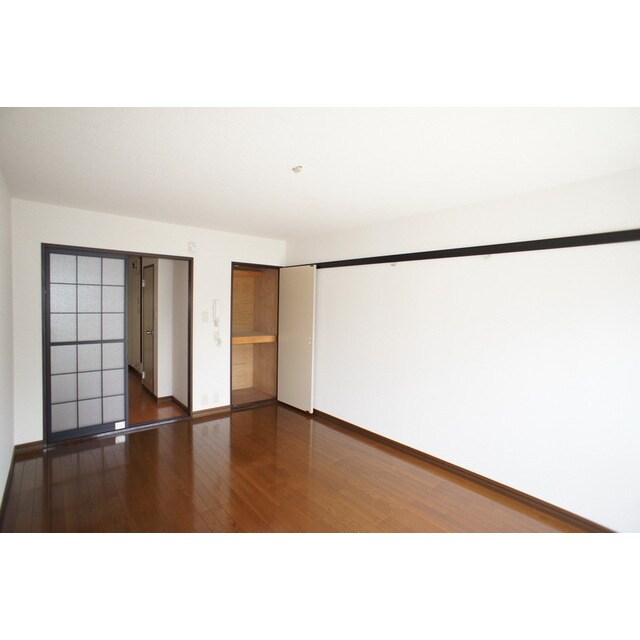 しっかりとした収納を配置した部 ルミエールＢ棟