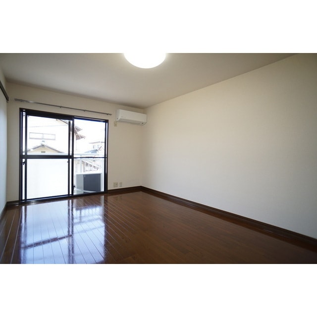 明るい室内が魅力的です ルミエールＢ棟