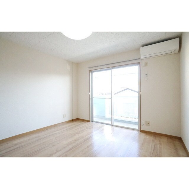 明るい日差しの室内 メゾンドＫ