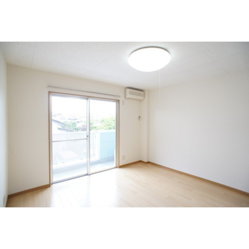 明るい日差しの室内 メゾンドＫ