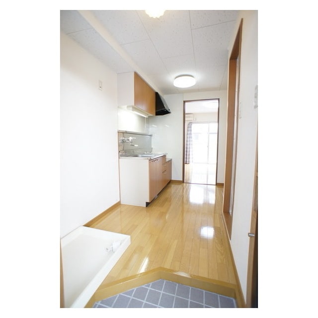 玄関から続くキッチンスペース グランドール