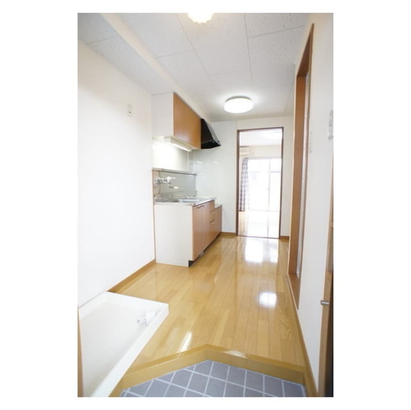 玄関から続くキッチンスペース グランドール