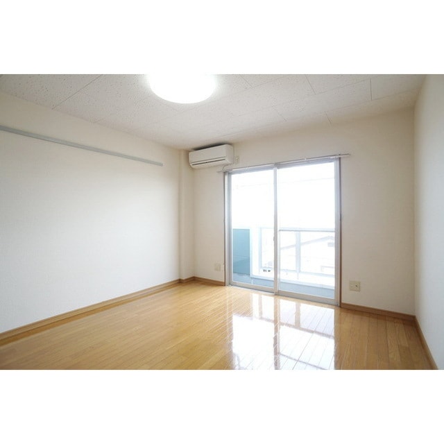 明るい日差しの室内です グランドール