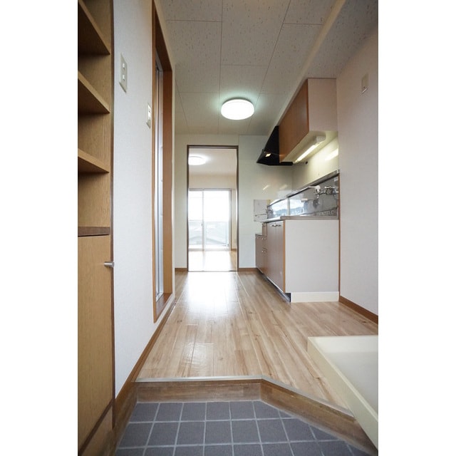 玄関から続くキッチンスペース グランドール