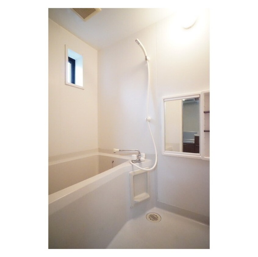 小窓は日中の換気に便利ですね Maizon Liberte(メゾンリベルテ）