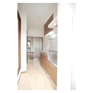 玄関から続くキッチンスペース Maizon Liberte(メゾンリベルテ）