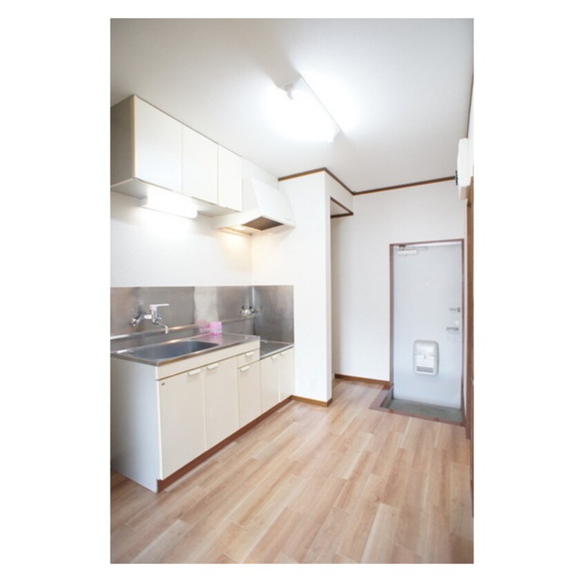 玄関から続くキッチンスペース レインボーハイツ