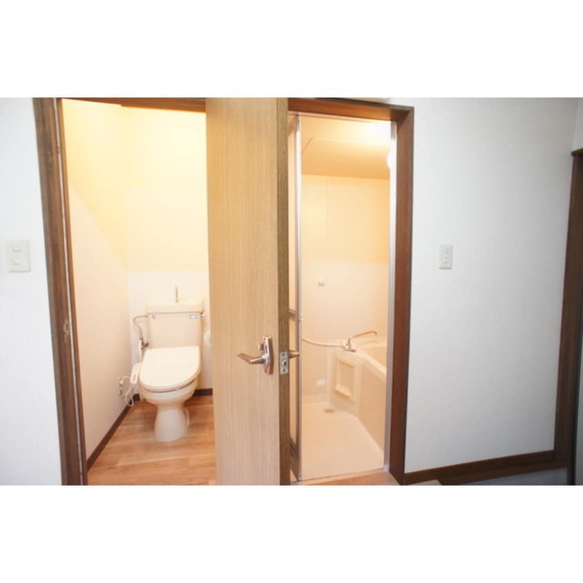 お風呂トイレ別です レインボーハイツ