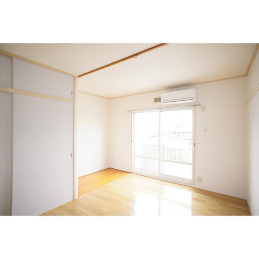 明るい日差しの室内 サンライフハイツＢ棟