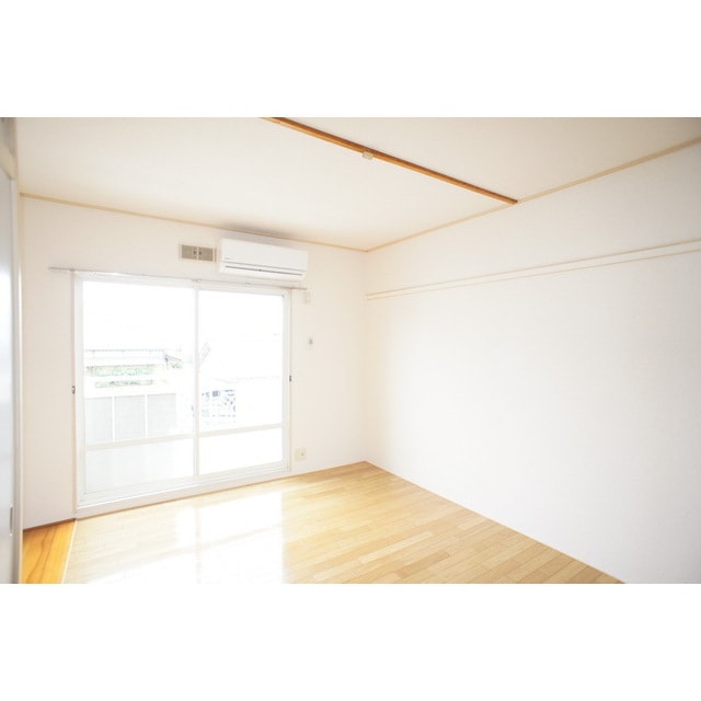 窓が大きく明るいですね サンライフハイツＢ棟