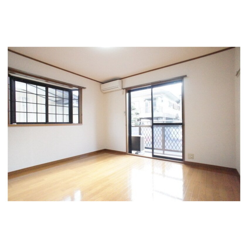 明るい日差しの空間 ノーブルサイト