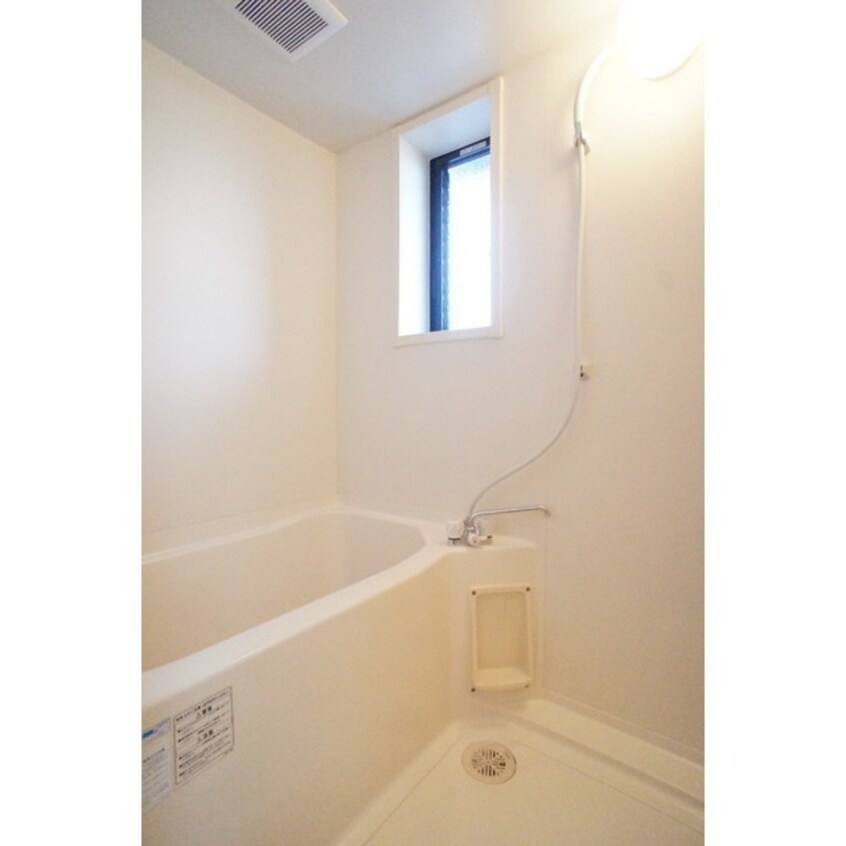 小マドは日中の換気に便利です ノーブルサイト