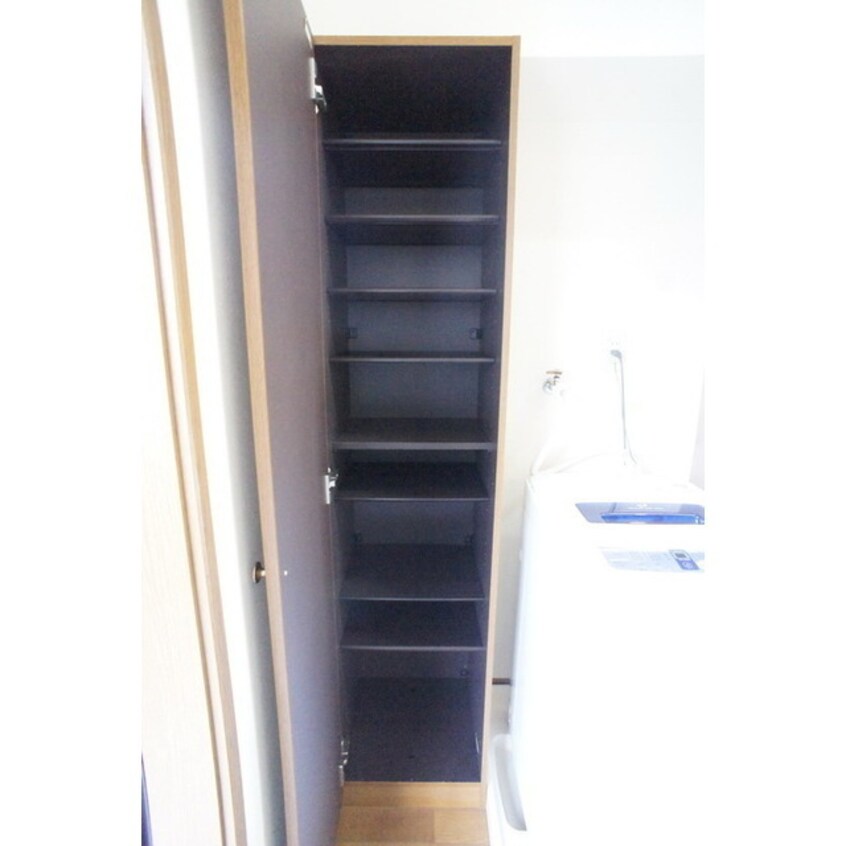 シューズボックス完備の玄関 ノーブルサイト