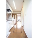 玄関から続くキッチンスペース ノーブルサイト