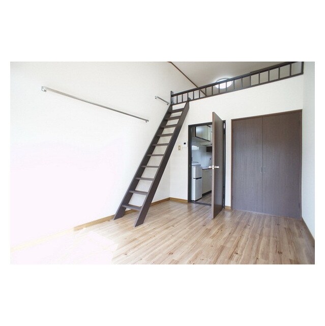 毎日を落ち着いて過ごせる室内 ツインヒルズ２２