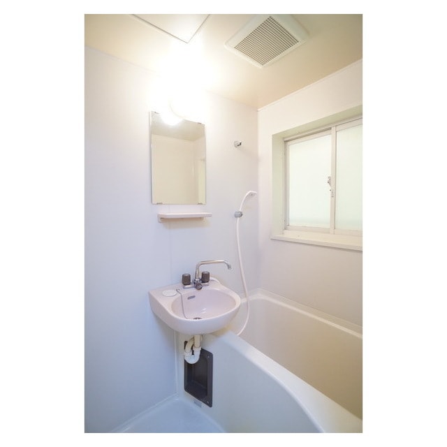 小マドは日中の換気に便利 ツインヒルズ２２