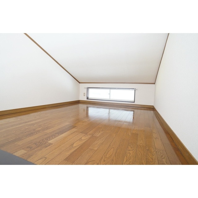 ロフト側にもマドが有り風通し良 ツインヒルズ２２