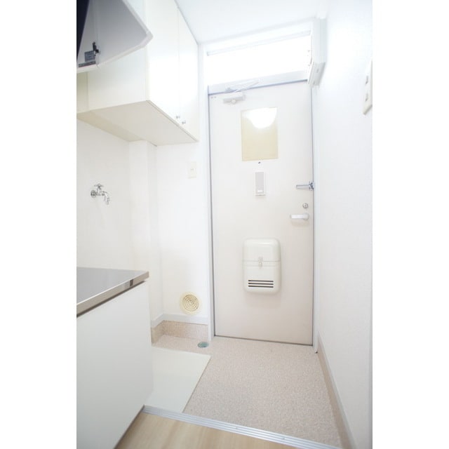 採光マドのおかげで明るい玄関 ベルフォーレ