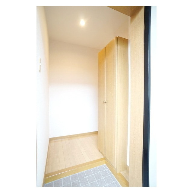 プライバシーを確保した玄関ホー VILLA D'OR（ビラドール）