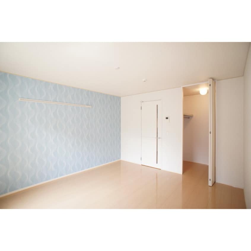 ブルーの壁がお部屋の柔らかなア サンリーフ