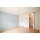 ブルーの壁がお部屋の柔らかなア サンリーフ