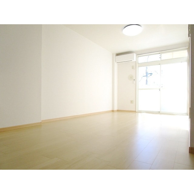 明るい日差しの室内 ジュネス文京