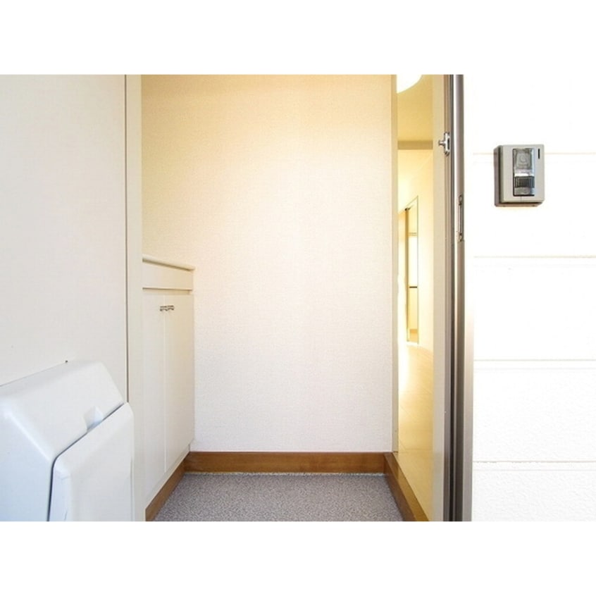 シューズボックス完備の玄関 ジュネス文京