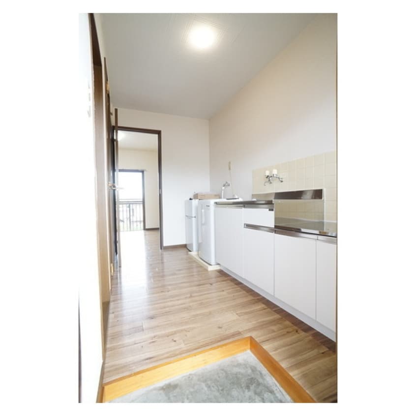 玄関から続くキッチンスペース Heights Galaxy