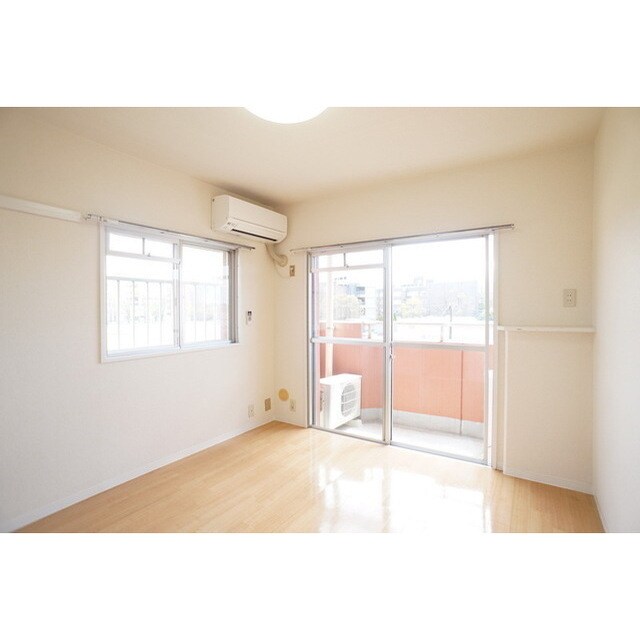 明るい日差しの室内 メゾン・ド・シノピア