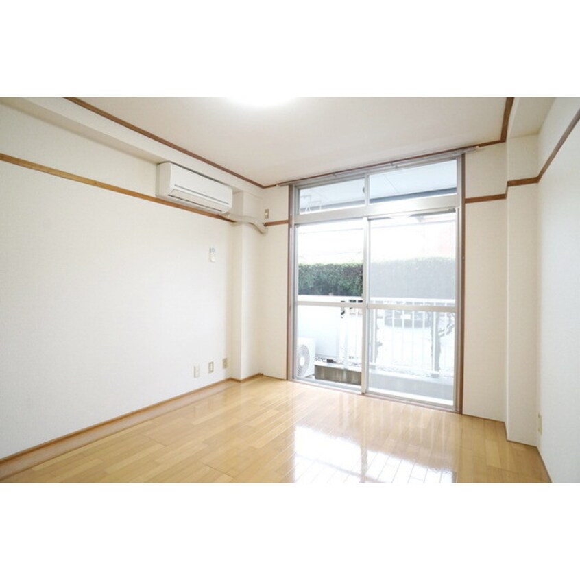 明るい日差しの室内 メゾンときわ