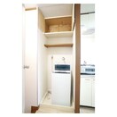 洗濯機上部にも収納棚がございま メゾンときわ