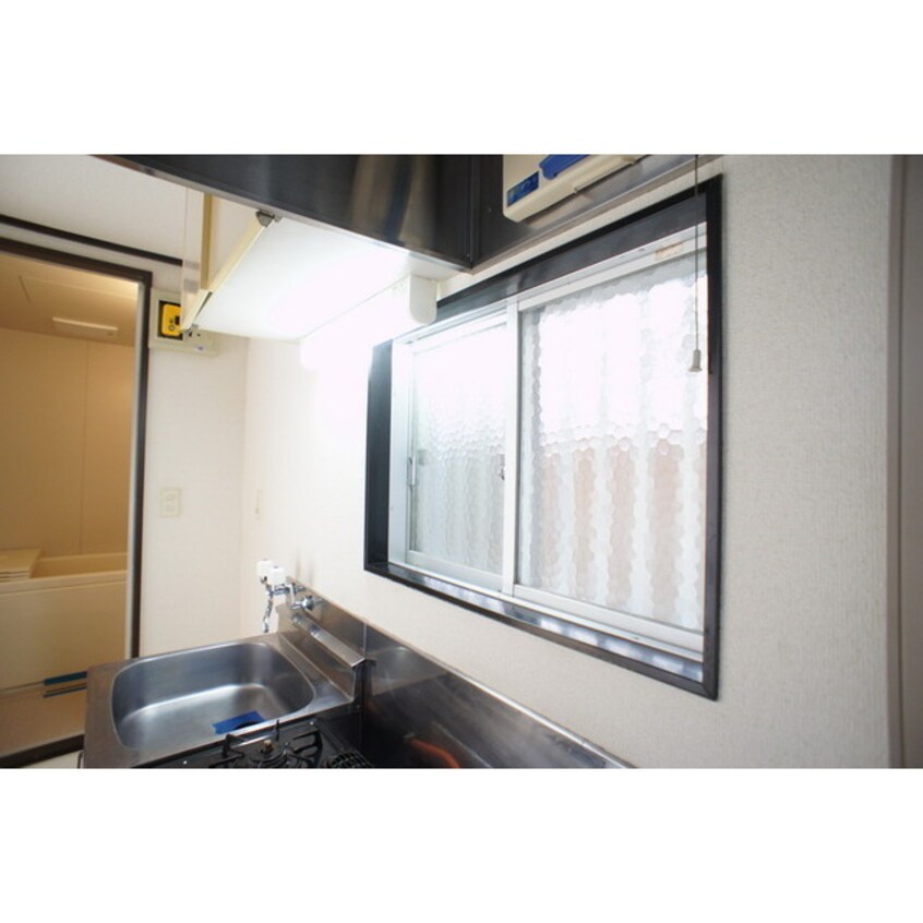 小窓は日中の換気に便利です 錦ハイツＢ棟