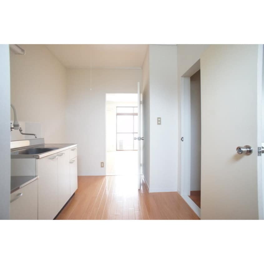 玄関から続くゆったりとしたキッ あけぼのコーポＡ棟